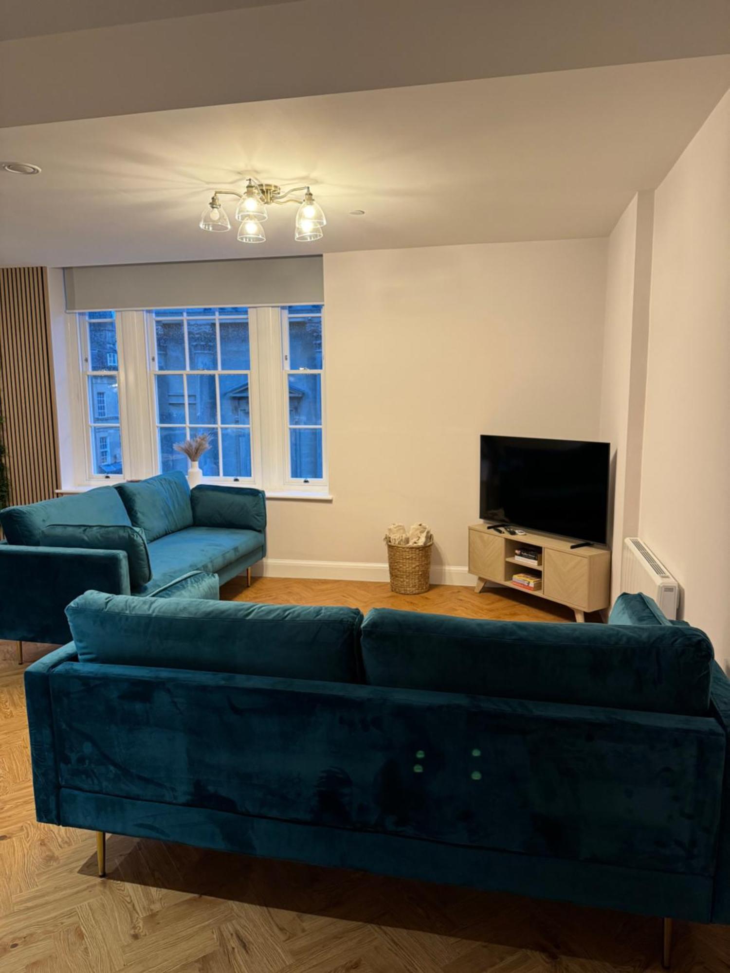 Haus Of Sulis, City Centre Apartment With Lift Access Bath Dış mekan fotoğraf