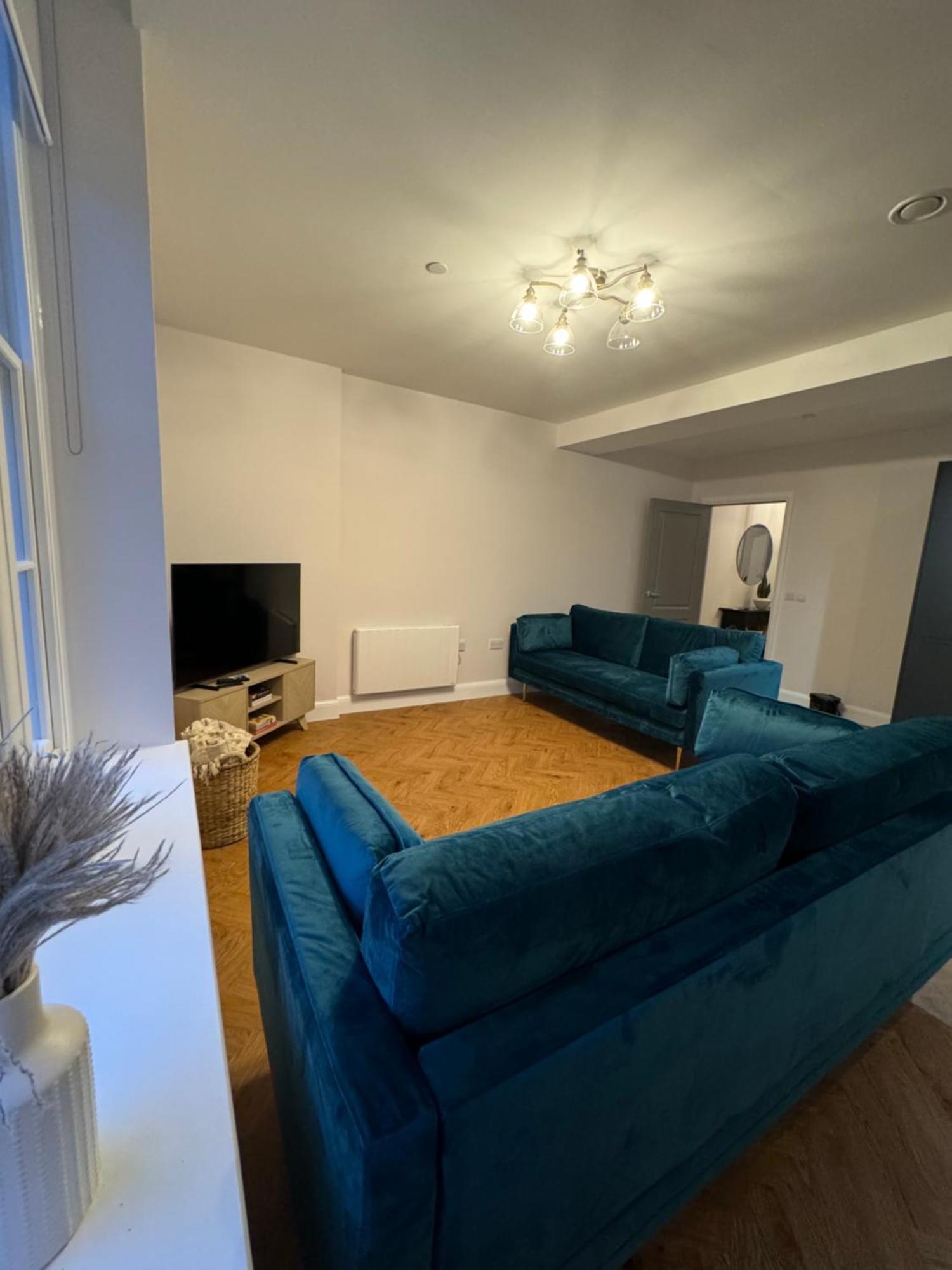 Haus Of Sulis, City Centre Apartment With Lift Access Bath Dış mekan fotoğraf