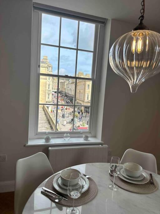 Haus Of Sulis, City Centre Apartment With Lift Access Bath Dış mekan fotoğraf